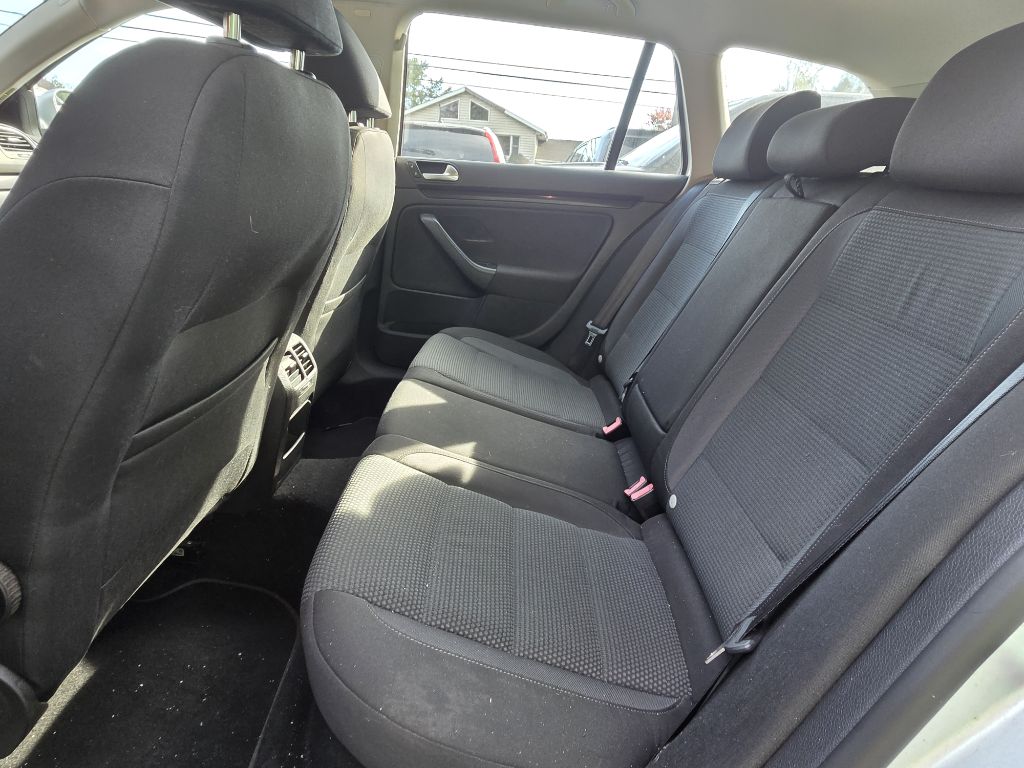 Photo 8 of this VOLKSWAGEN JETTA