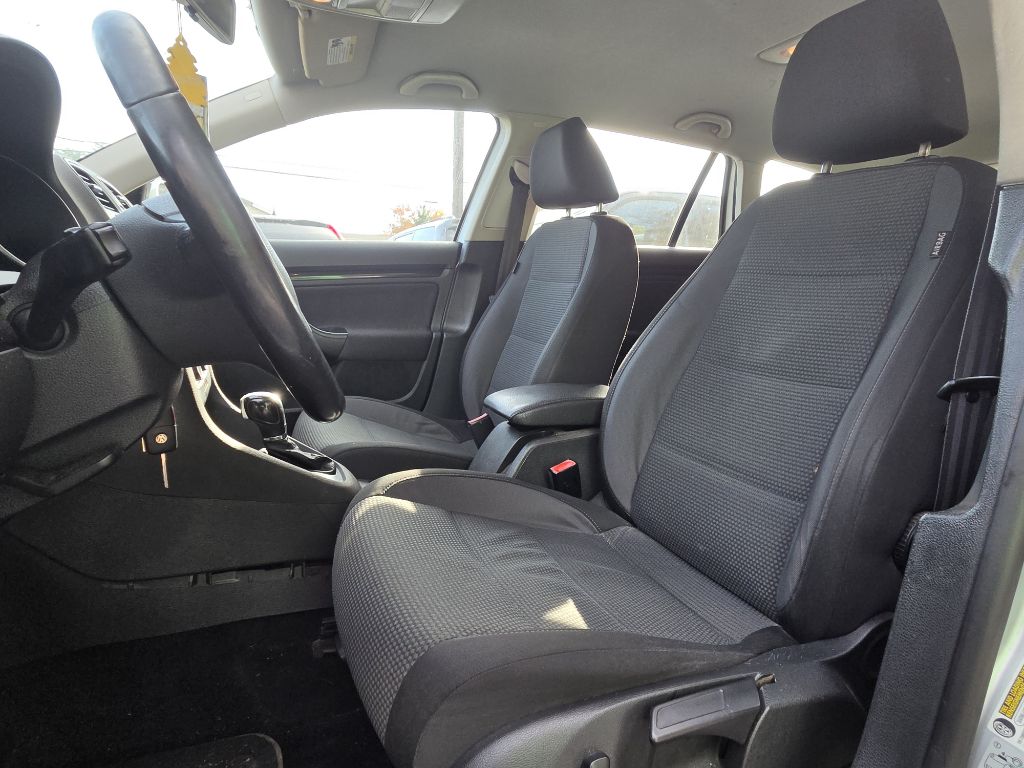 Photo 6 of this VOLKSWAGEN JETTA