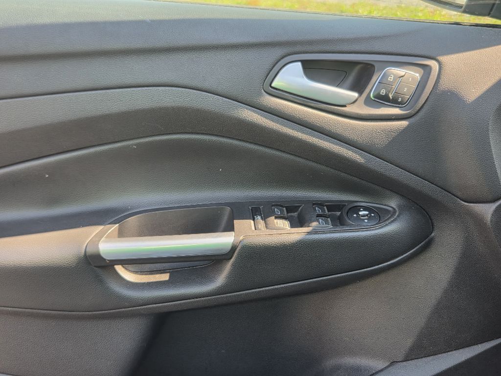 Photo 6 of this FORD ESCAPE