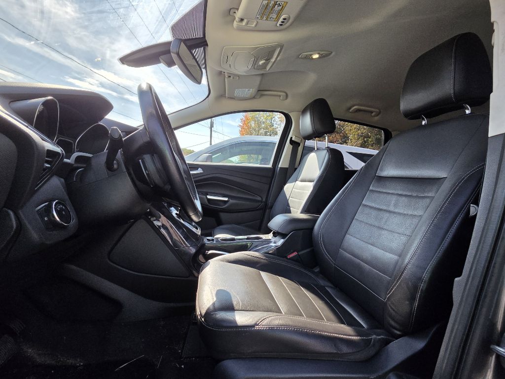 Photo 7 of this FORD ESCAPE
