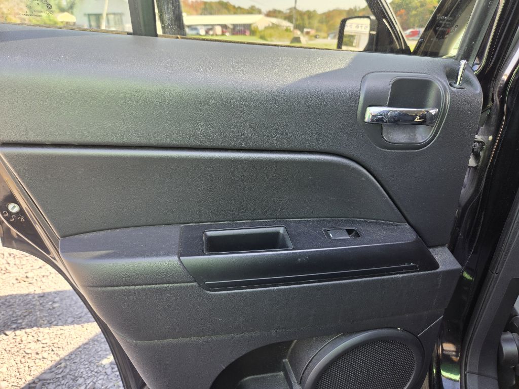 Photo 8 of this JEEP PATRIOT