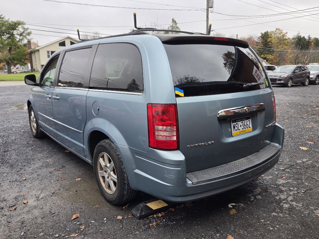 Photo 4 of this CHRYSLER TOWN & COUNTRY