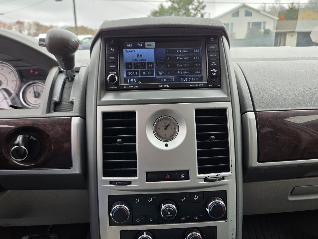 Photo 6 of this CHRYSLER TOWN & COUNTRY