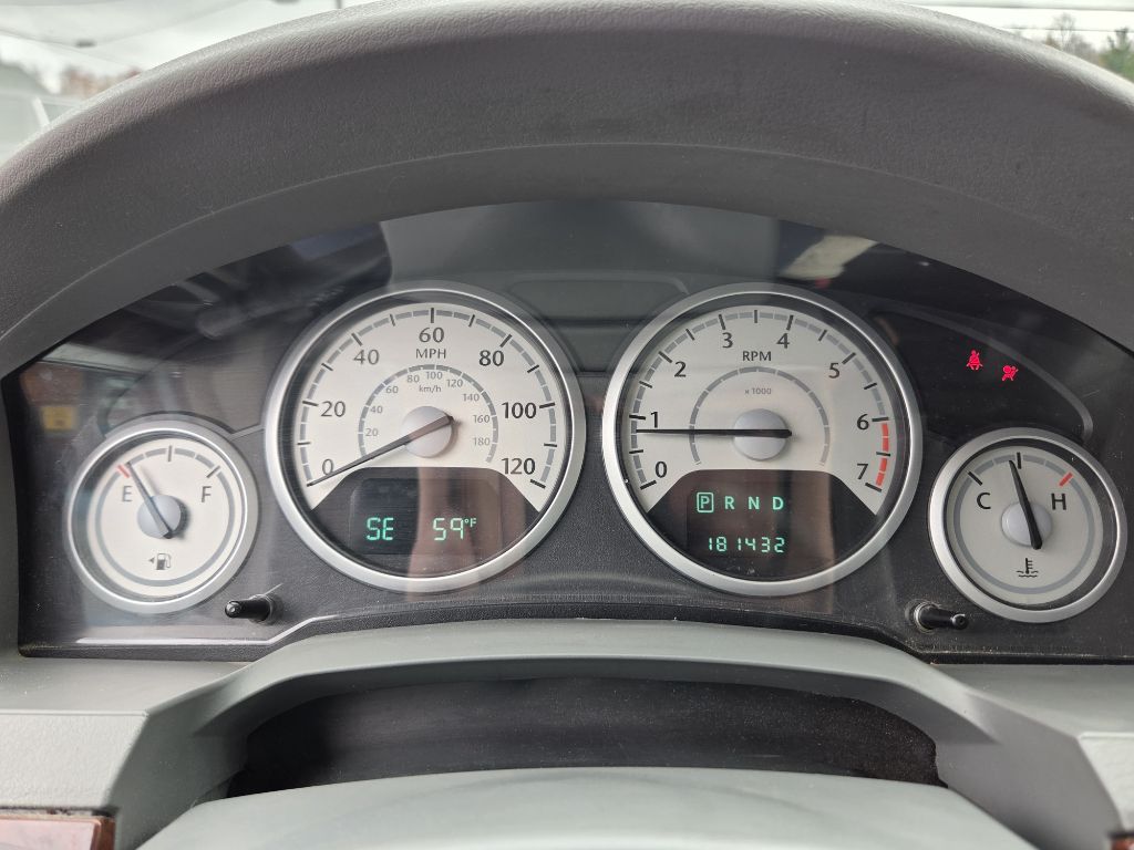 Photo 5 of this CHRYSLER TOWN & COUNTRY