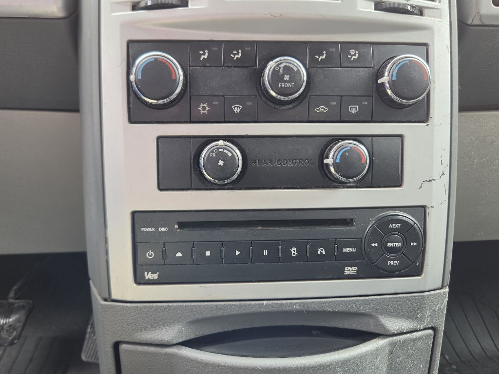 Photo 8 of this CHRYSLER TOWN & COUNTRY