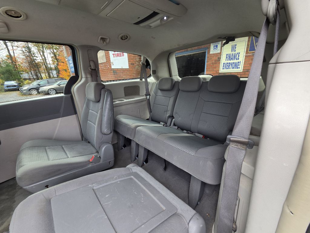 Photo 13 of this CHRYSLER TOWN & COUNTRY