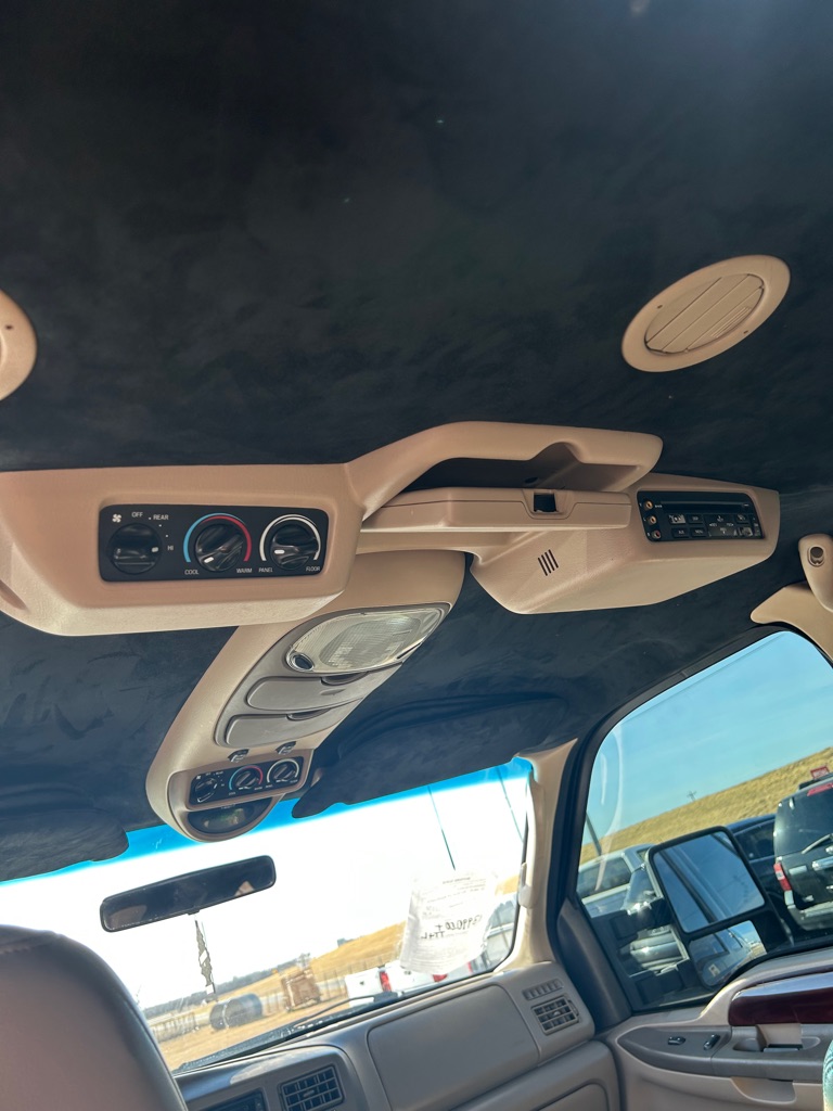 Photo 8 of this FORD EXCURSION