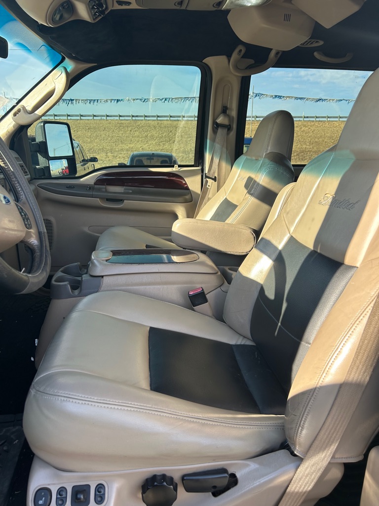 Photo 5 of this FORD EXCURSION