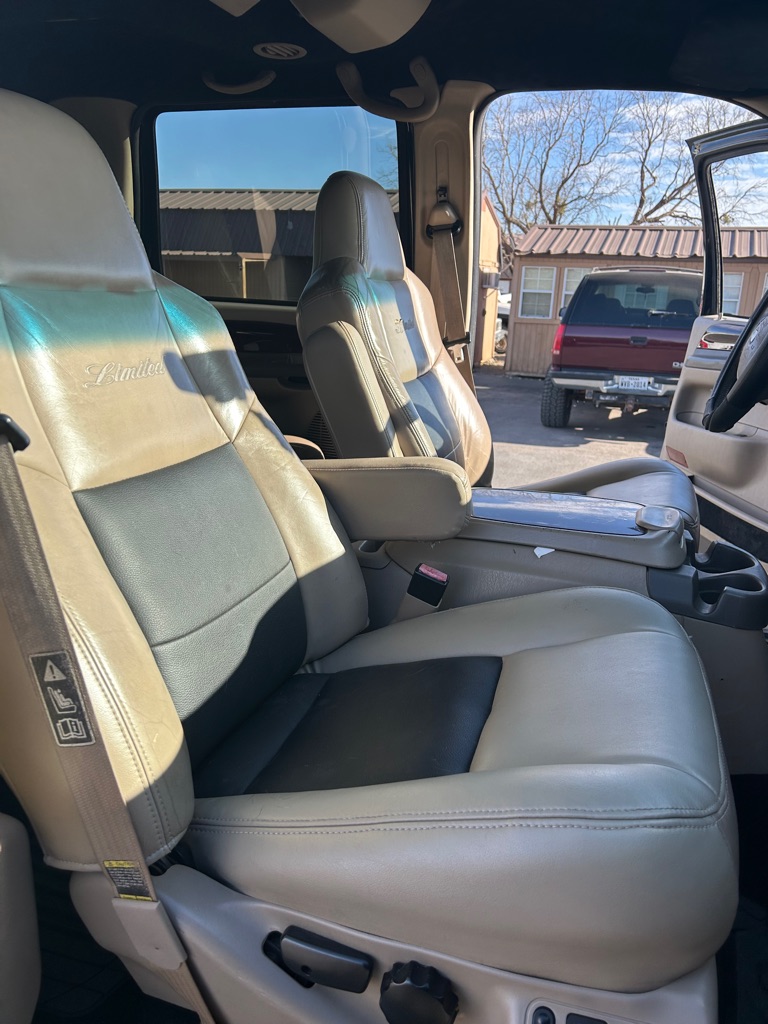 Photo 9 of this FORD EXCURSION