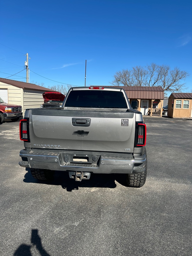 Photo 4 of this CHEVROLET SILVERADO 2500