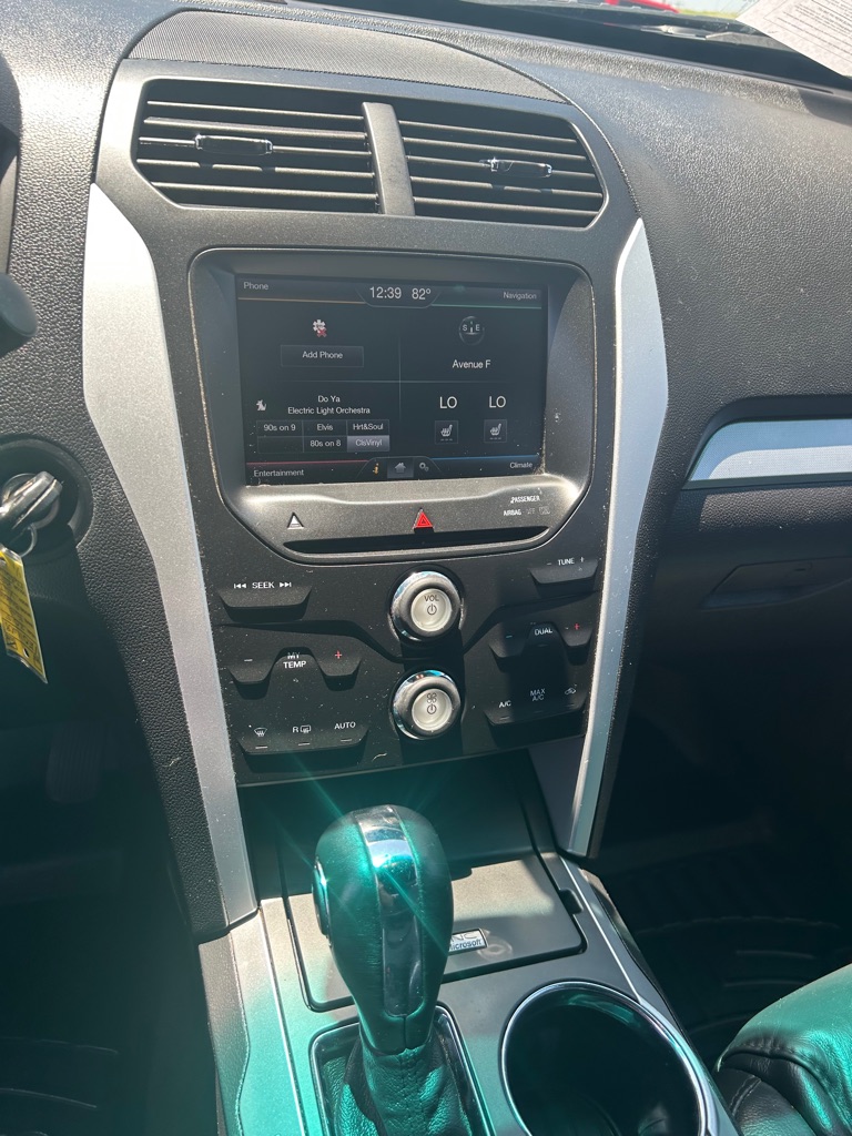 Photo 12 of this FORD EXPLORER