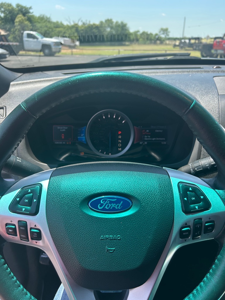 Photo 11 of this FORD EXPLORER