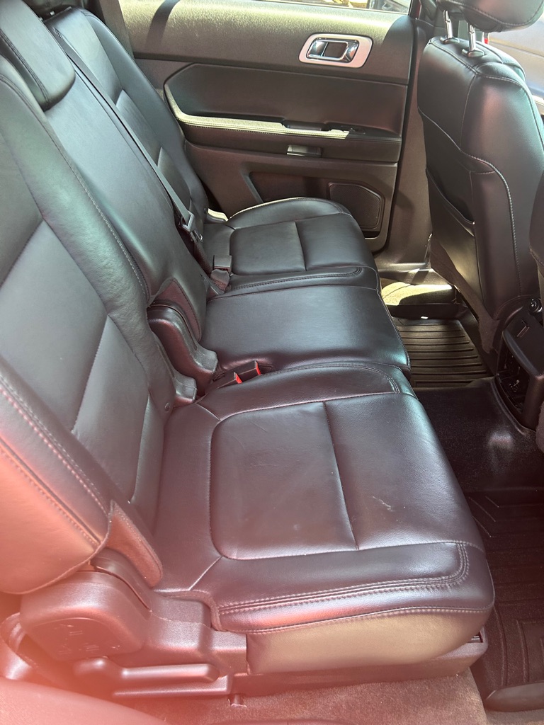 Photo 7 of this FORD EXPLORER