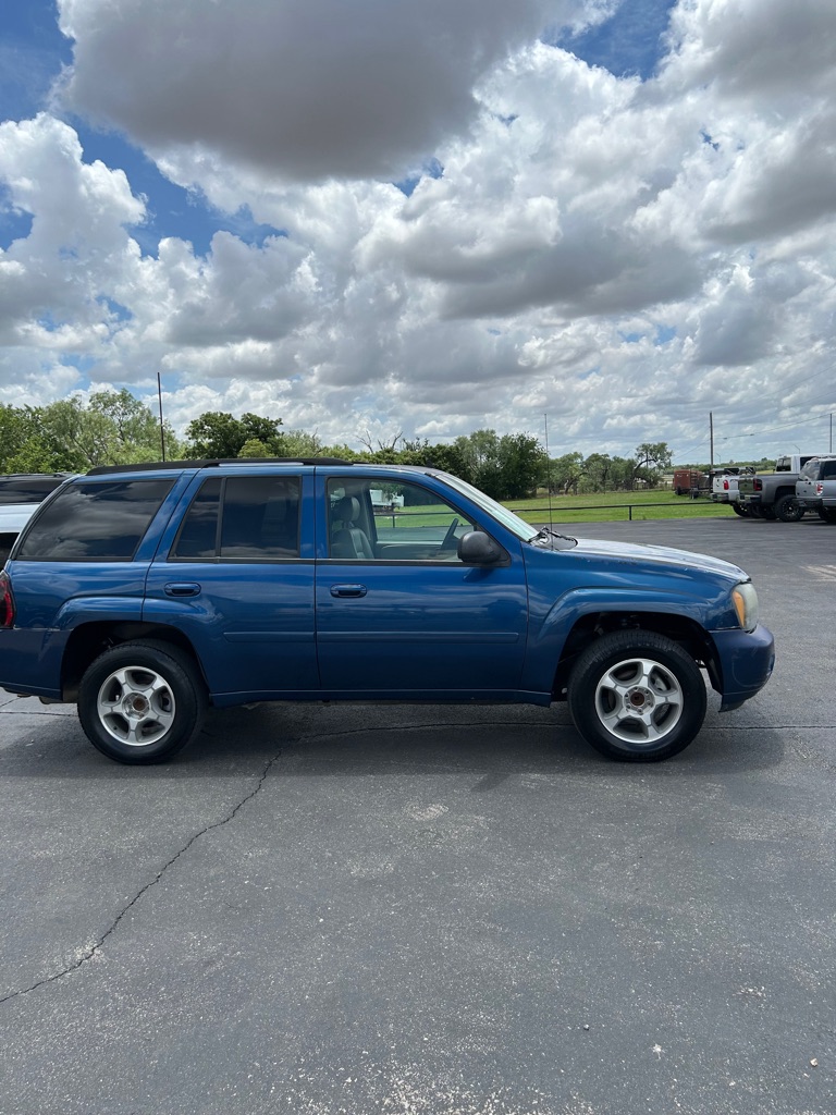 Photo 3 of this CHEVROLET TRAILBLAZER