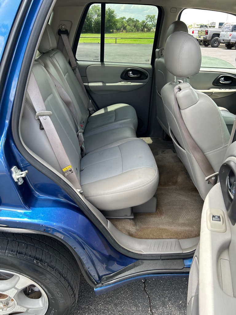 Photo 9 of this CHEVROLET TRAILBLAZER