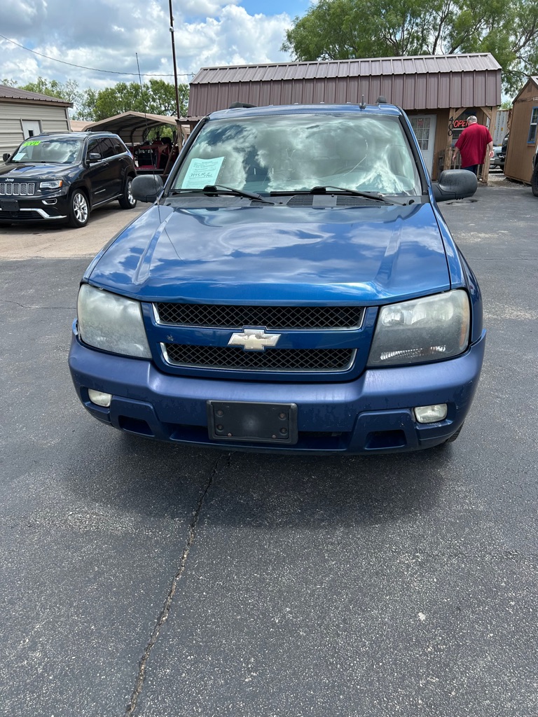 Photo 2 of this CHEVROLET TRAILBLAZER