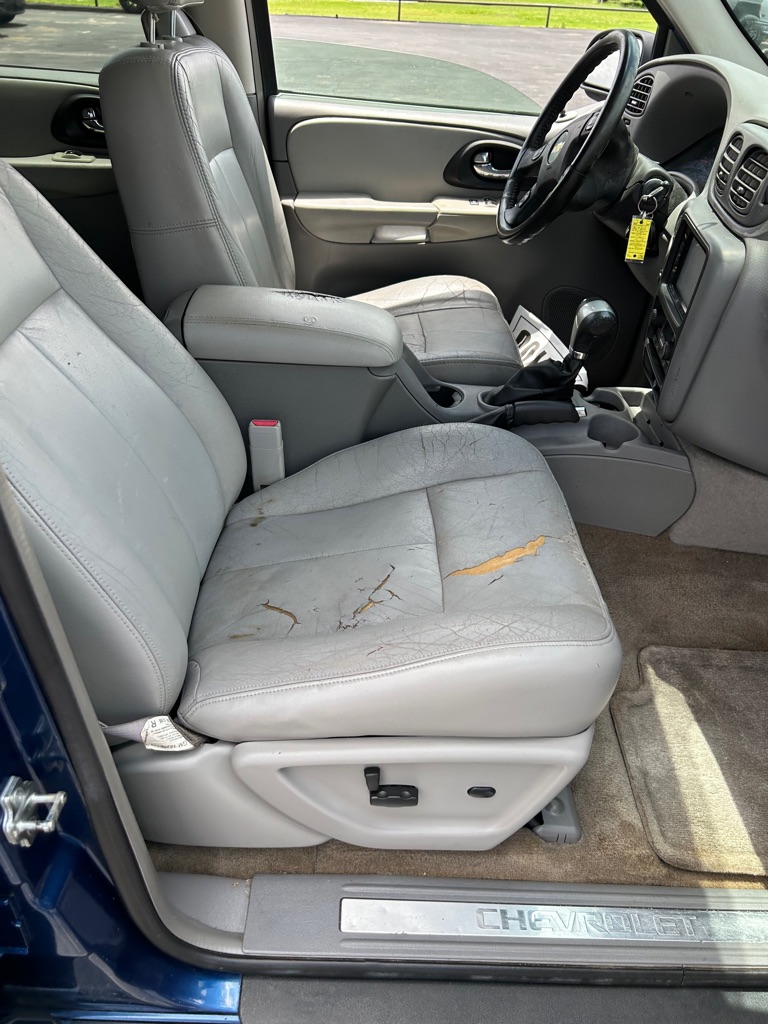 Photo 8 of this CHEVROLET TRAILBLAZER