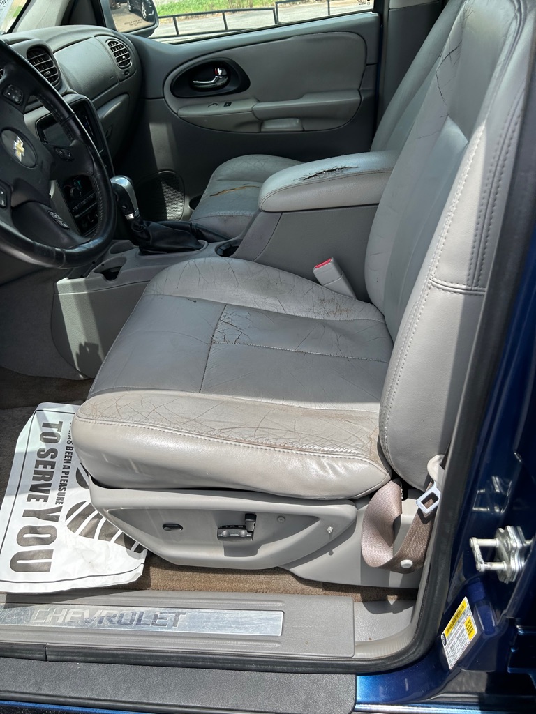 Photo 6 of this CHEVROLET TRAILBLAZER