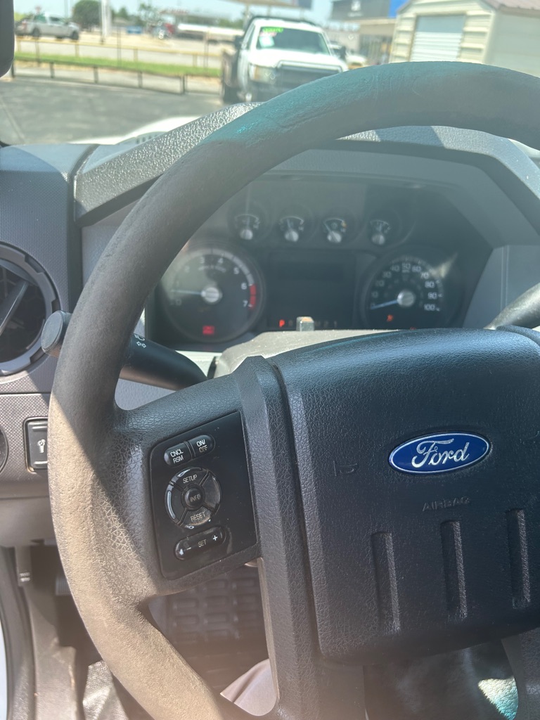 Photo 12 of this FORD F350