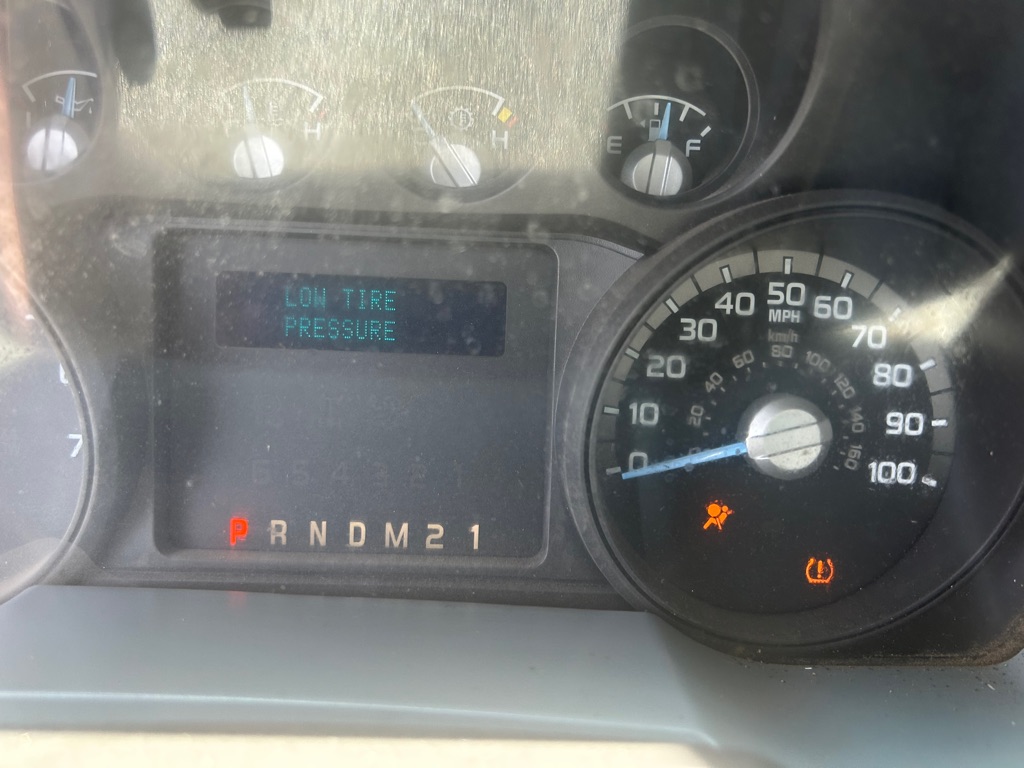 Photo 10 of this FORD F350
