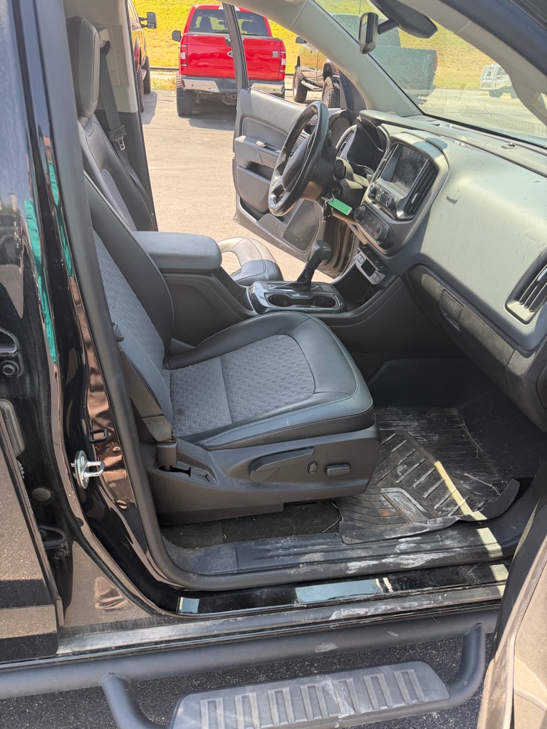 Photo 21 of this CHEVROLET COLORADO