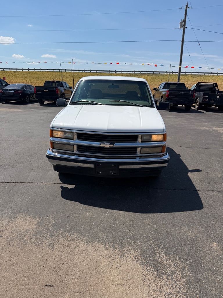 Photo 2 of this CHEVROLET GMT-400