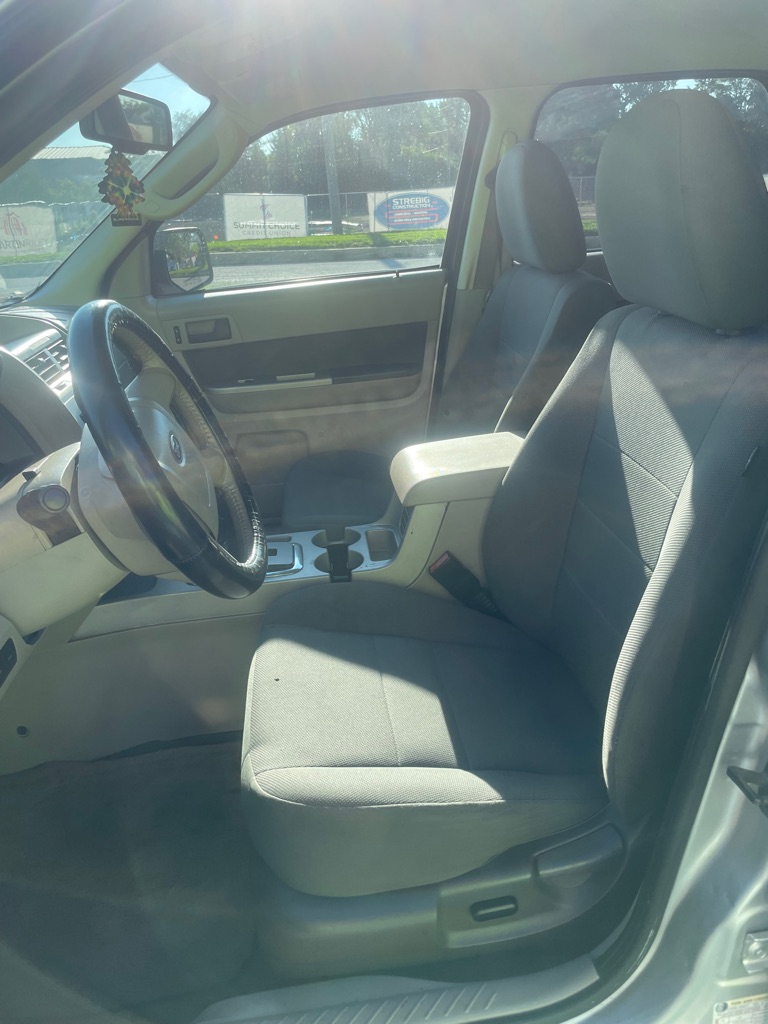 Photo 9 of this FORD ESCAPE