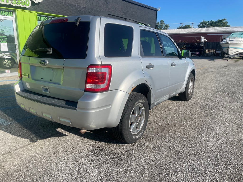 Photo 8 of this FORD ESCAPE
