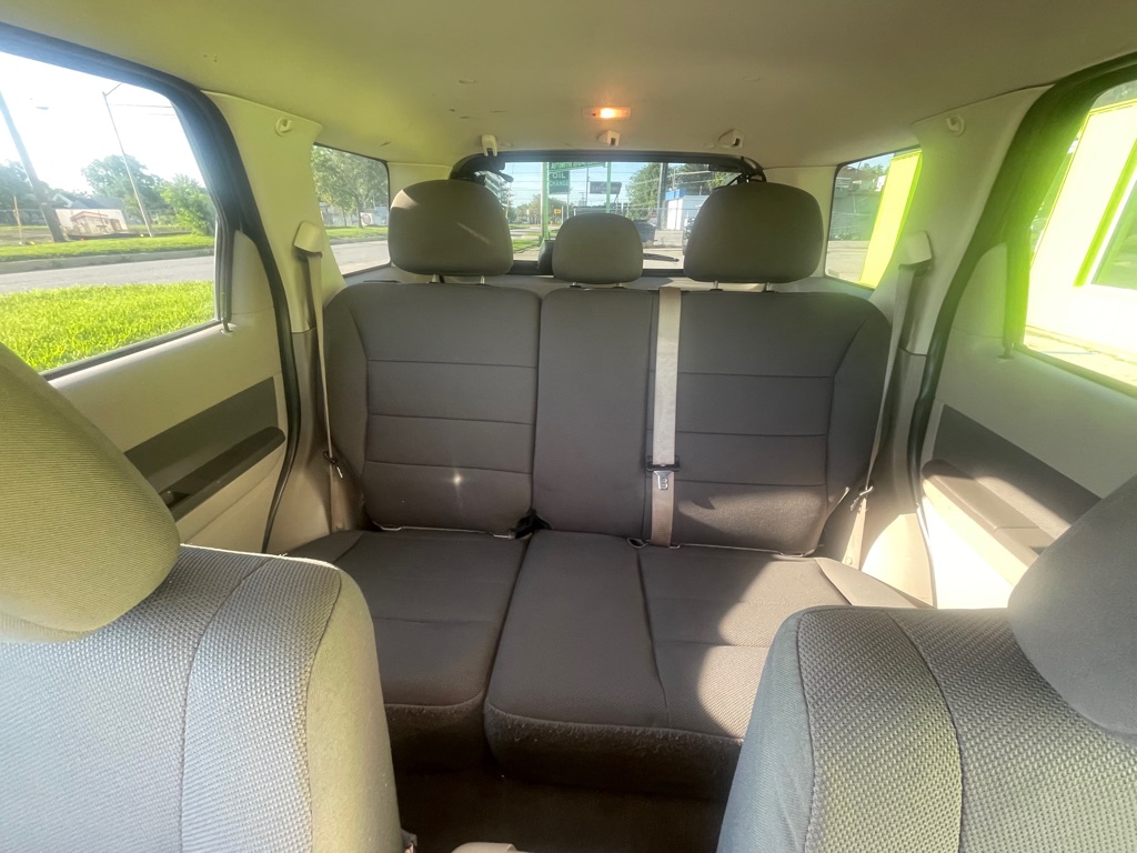Photo 15 of this FORD ESCAPE