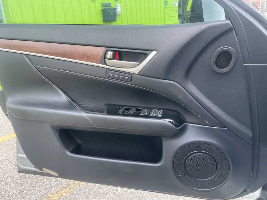 Photo 11 of this LEXUS GS