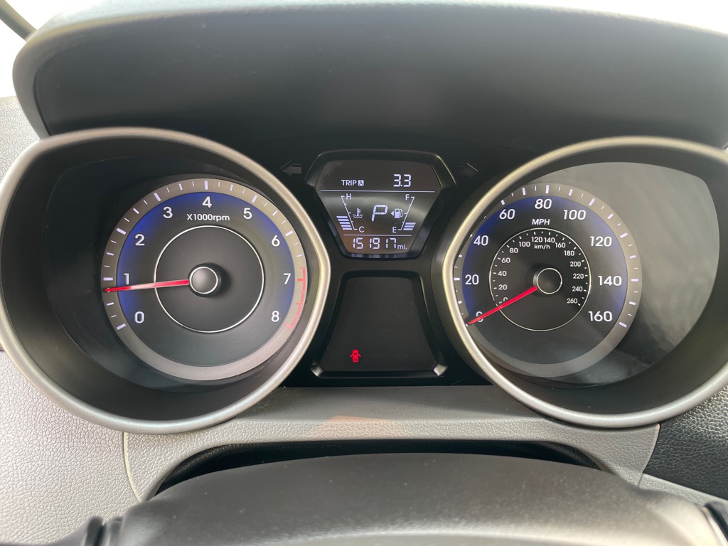 Photo 11 of this HYUNDAI ELANTRA