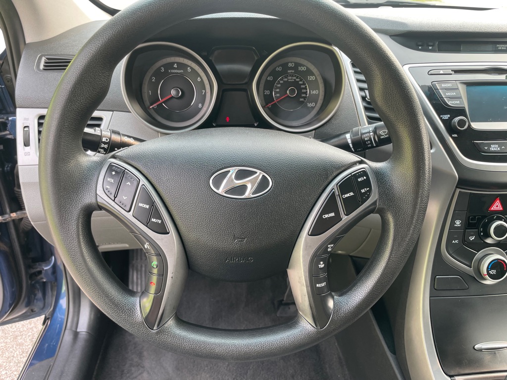 Photo 9 of this HYUNDAI ELANTRA