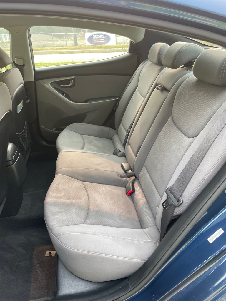 Photo 8 of this HYUNDAI ELANTRA