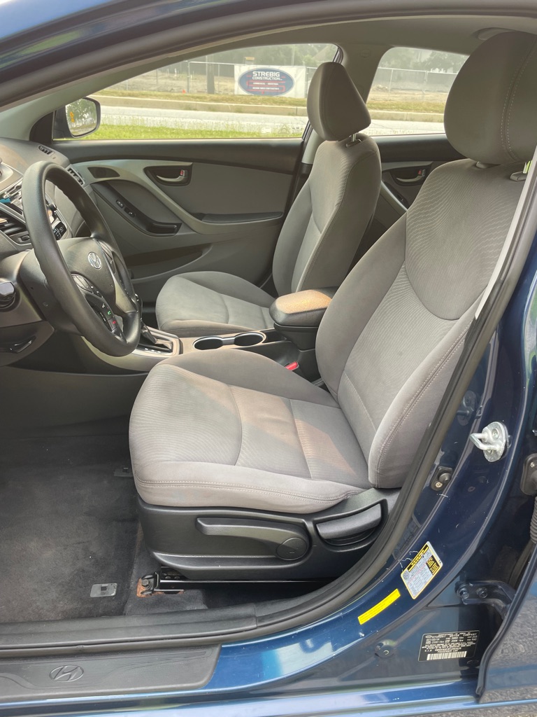 Photo 7 of this HYUNDAI ELANTRA