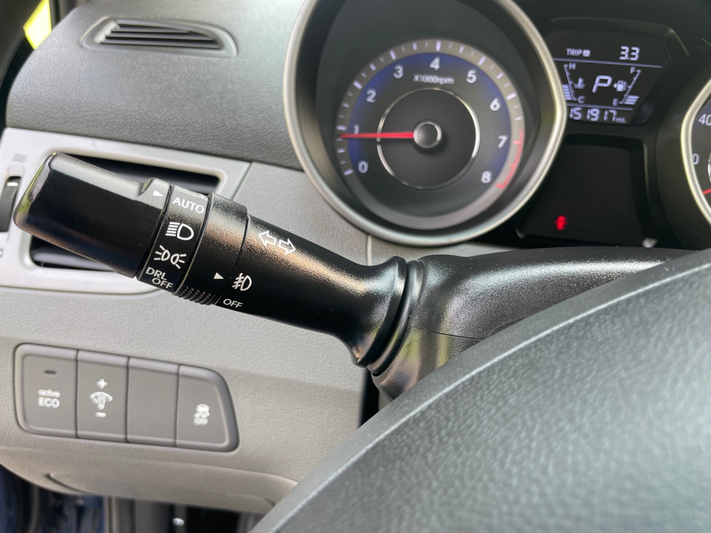 Photo 14 of this HYUNDAI ELANTRA