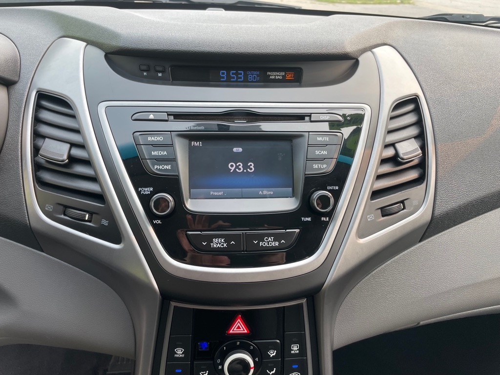 Photo 16 of this HYUNDAI ELANTRA