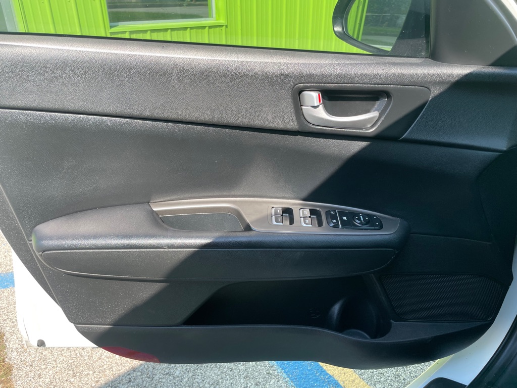 Photo 19 of this KIA OPTIMA