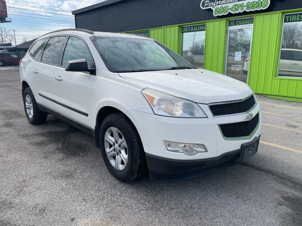 Photo 2 of this CHEVROLET TRAVERSE