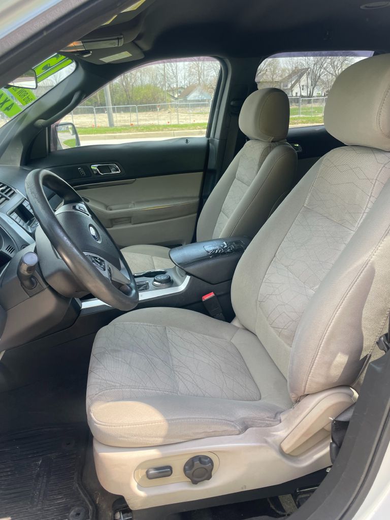 Photo 7 of this FORD EXPLORER