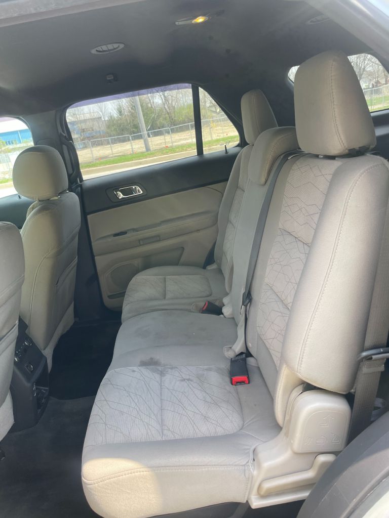 Photo 8 of this FORD EXPLORER