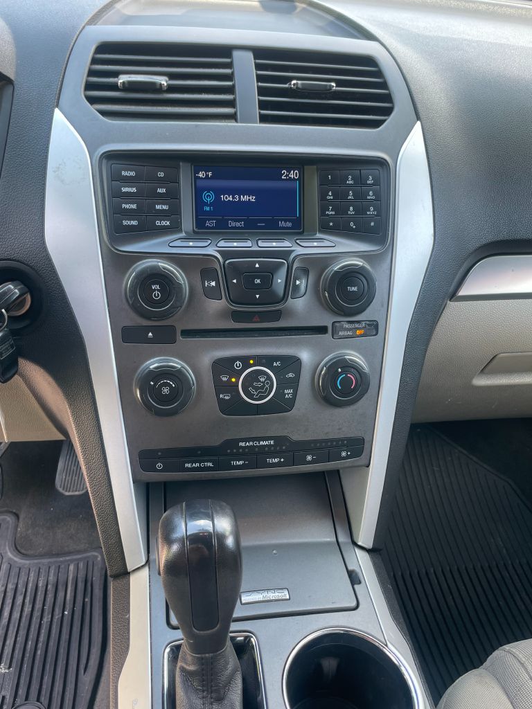 Photo 12 of this FORD EXPLORER