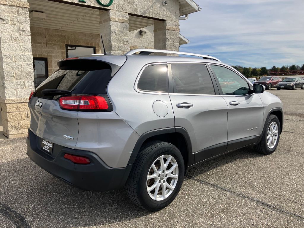 Photo 2 of this JEEP CHEROKEE