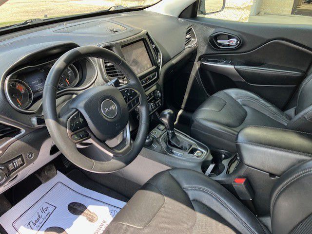 Photo 7 of this JEEP CHEROKEE