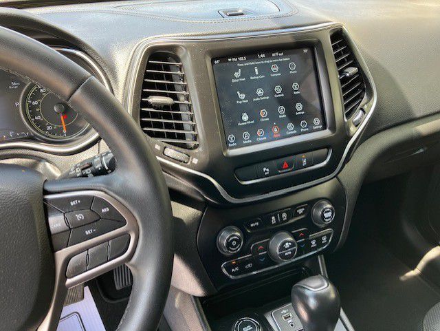 Photo 8 of this JEEP CHEROKEE