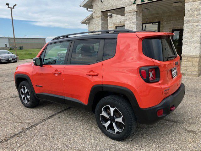 Photo 4 of this JEEP RENEGADE
