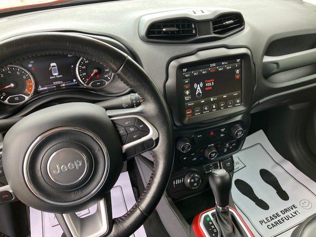 Photo 8 of this JEEP RENEGADE