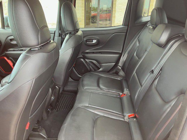 Photo 9 of this JEEP RENEGADE