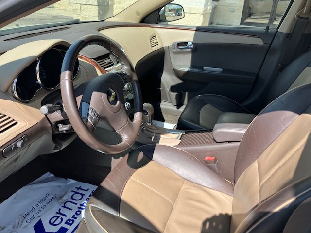 Photo 7 of this CHEVROLET MALIBU