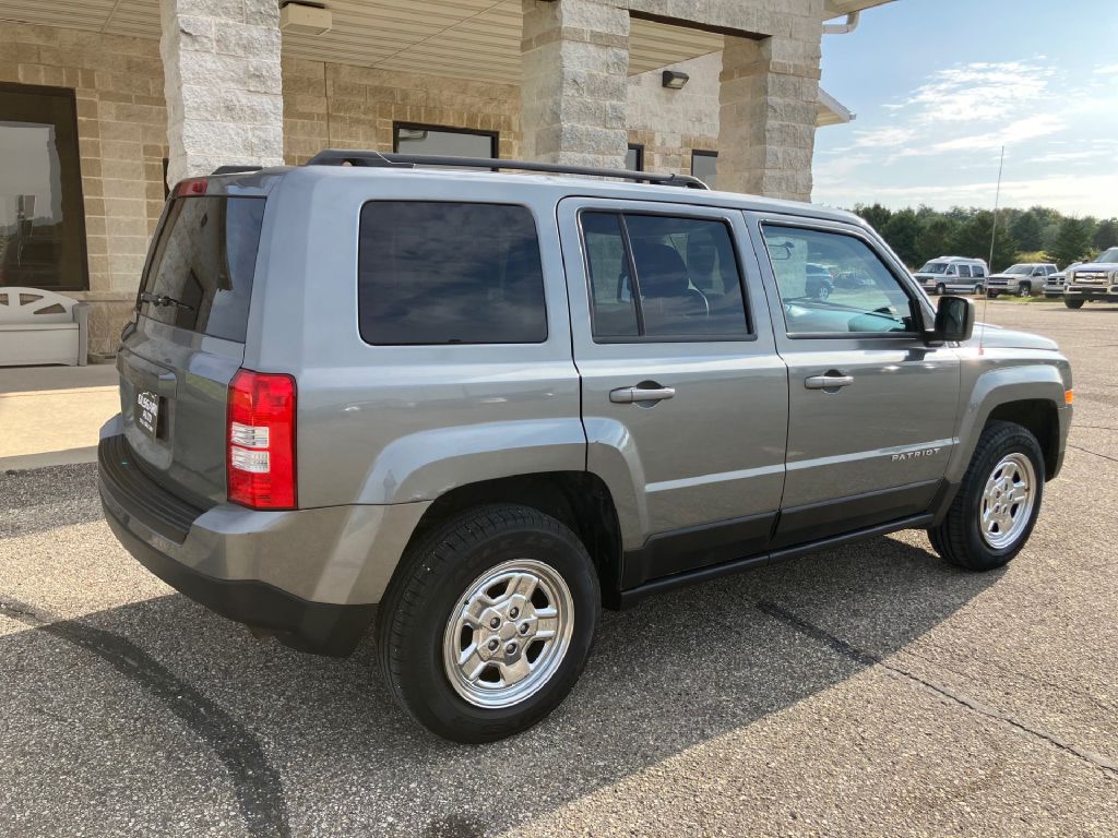 Photo 2 of this JEEP PATRIOT