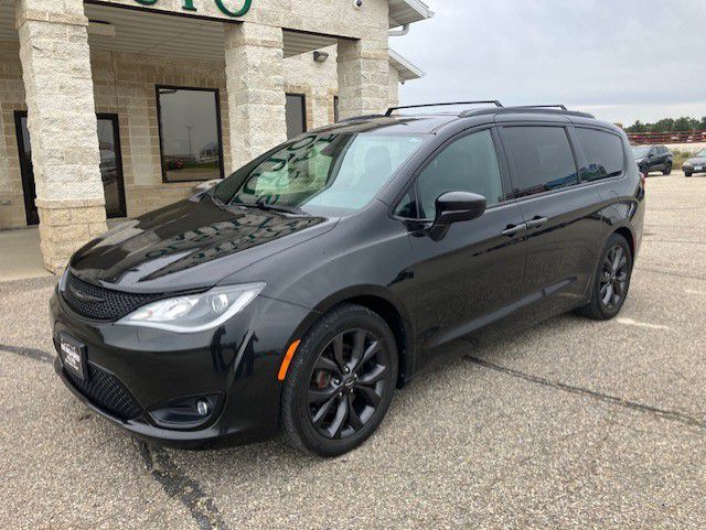 Photo 3 of this CHRYSLER PACIFICA